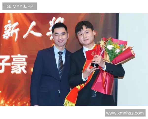 足球明星携手祝福新春愿大家在新的一年里幸福安康事业腾飞