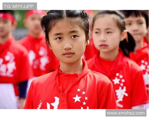 越南足球明星化身校园英雄引发热议展现青春活力与拼搏精神 越南足球明星化身校园英雄引发热议展现青春活力与拼搏精神