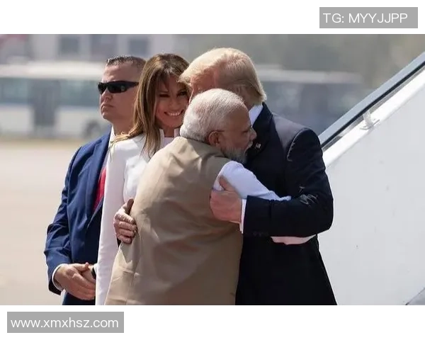 足球明星挂画与莫迪的奇妙碰撞揭示了体育与政治的深层联系